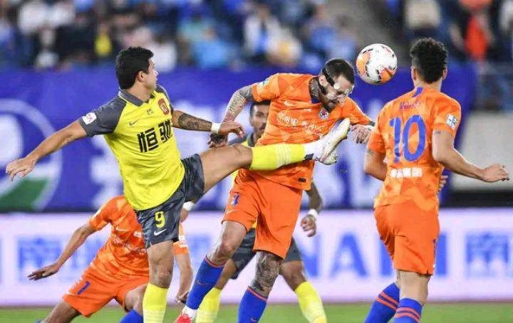 “十大足球赌注软件”
战术盲目杂乱 不是广州恒大踢得好 而是山东鲁能踢得乱(图5) “十大足球赌注软件”
战术盲目杂乱 不是广州恒大踢得好 而是山东鲁能踢得乱(图5)