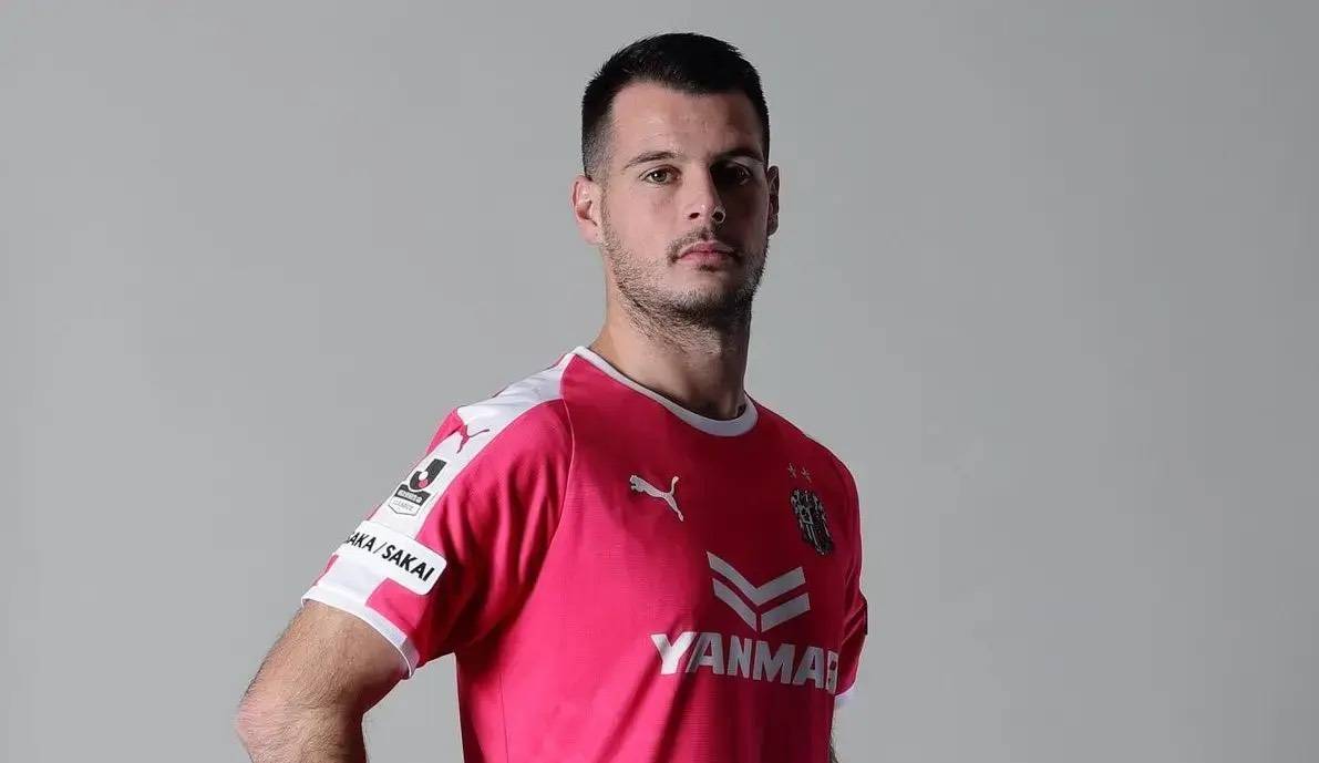 “足球赌注软件APP”
申花第4外援浮现 锁定J联赛30岁空霸中后卫 后防焦点离队剩1悬念(图2) “足球赌注软件APP”
申花第4外援浮现 锁定J联赛30岁空霸中后卫 后防焦点离队剩1悬念(图2)