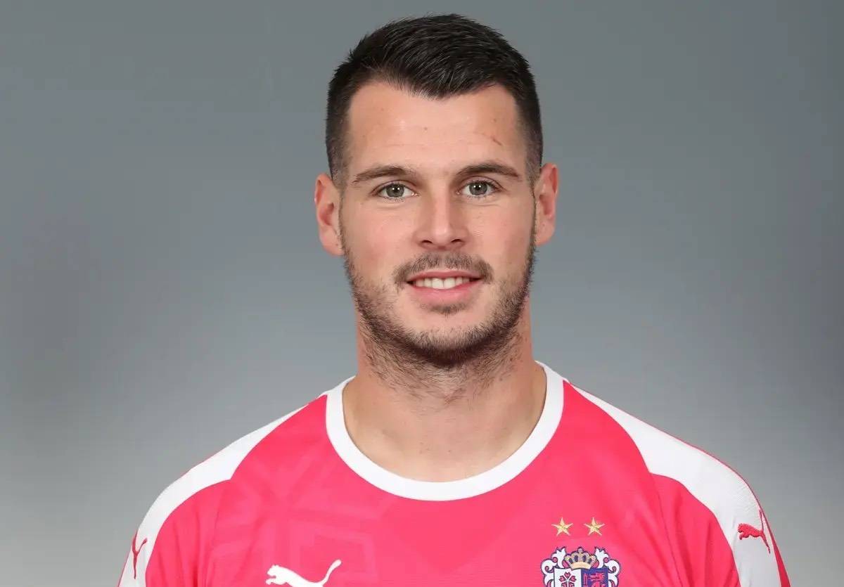 “足球赌注软件APP”
申花第4外援浮现 锁定J联赛30岁空霸中后卫 后防焦点离队剩1悬念(图4) “足球赌注软件APP”
申花第4外援浮现 锁定J联赛30岁空霸中后卫 后防焦点离队剩1悬念(图4)